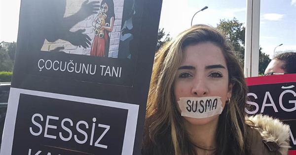 DAÜ Halkla İlişkiler ve Reklamcılık Bölümü’nden “Çocuk İstismarı Farkındalık Yürüyüşü”